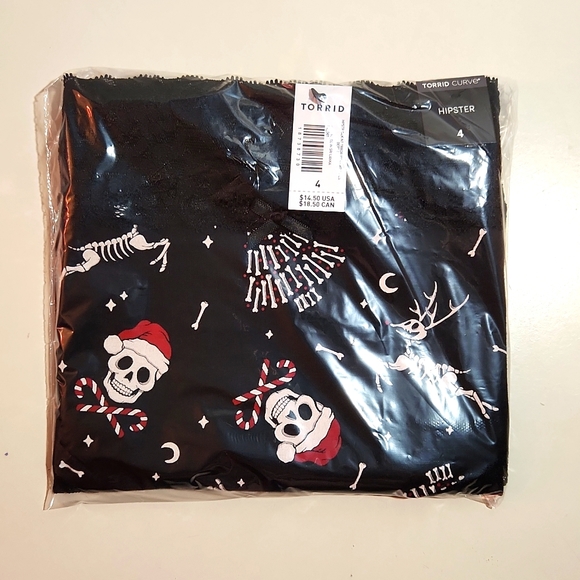 ❤️NWT VINTAGE TORRID PANTY - BONES SKULL SANTA HAT CHRISTMAS - HIPSTER PLUS SIZE - Picture 4 of 9